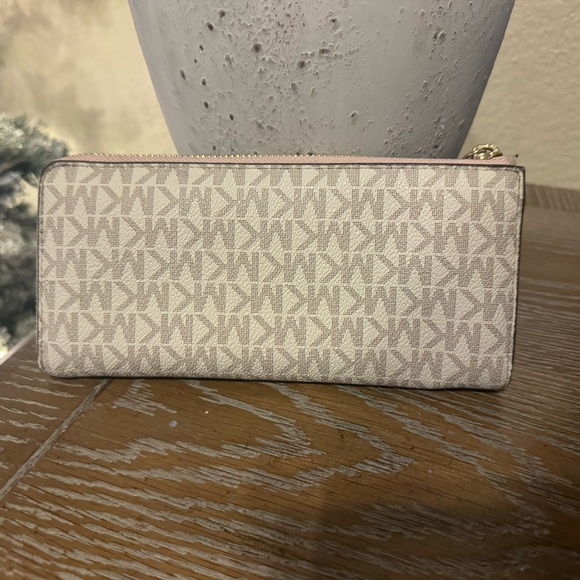 Cream michael kors wallet - Picture 2 of 5